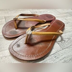 Tory Burch Terra Thong Sandals Size 9M Thing Strap Gold Logo